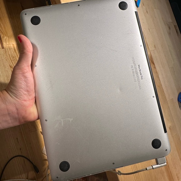 MacBook Pro - Picture 2 of 4